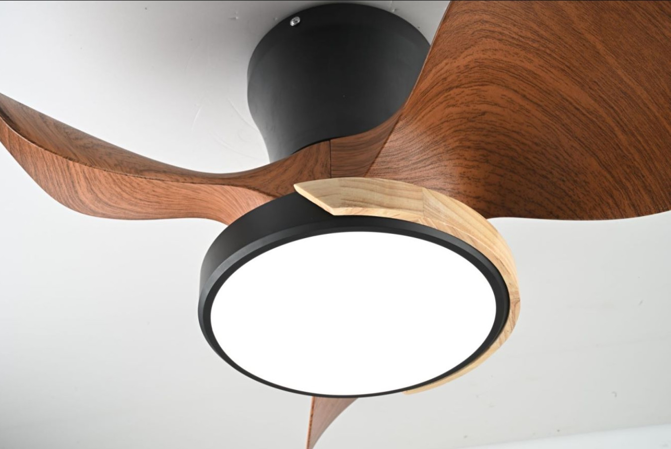 Stylish Wooden Design Ceiling Fan 52 Inch White Solar Ceiling Fan With Light